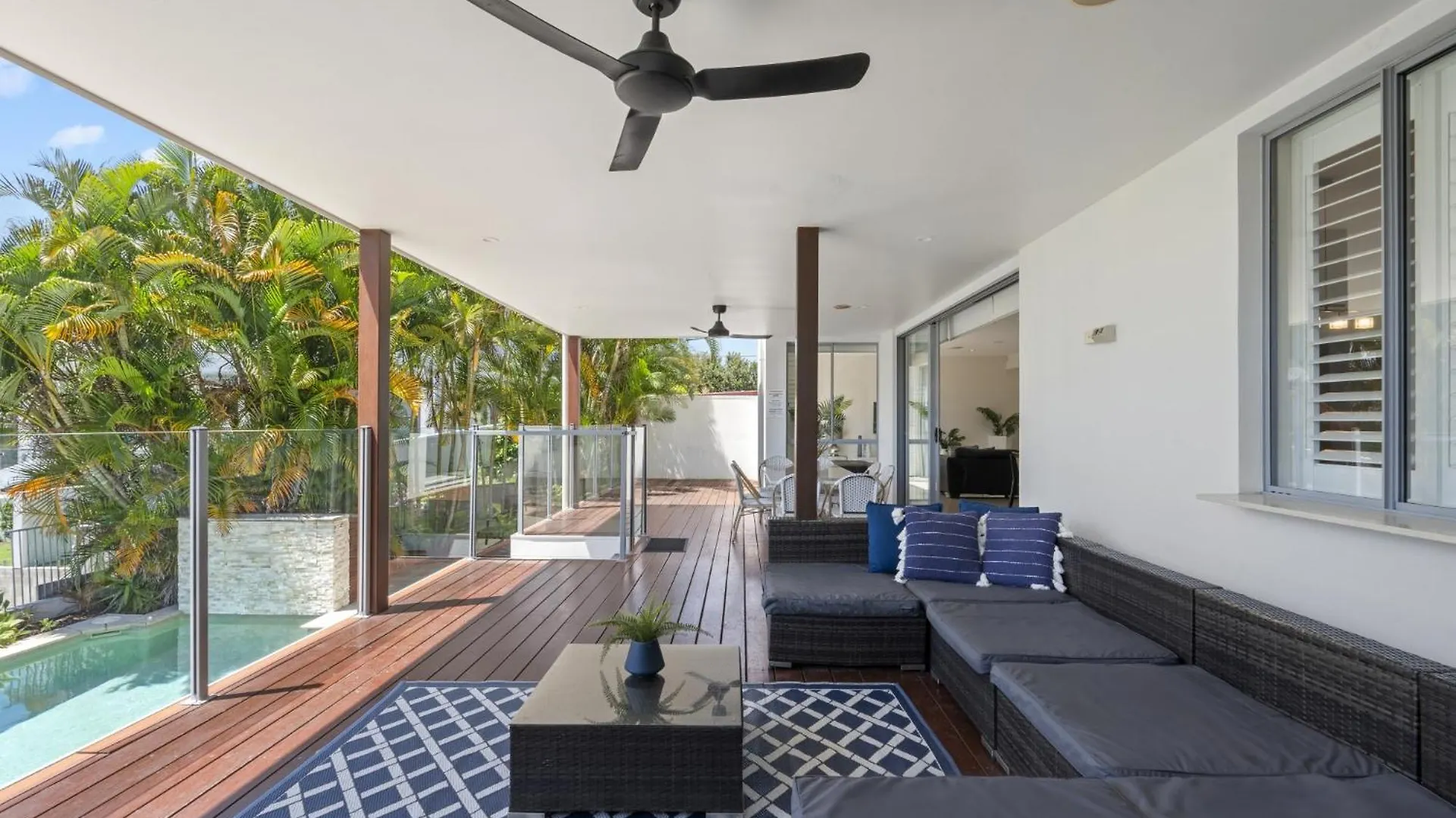 Deluxe On Water Villa Gold Coast