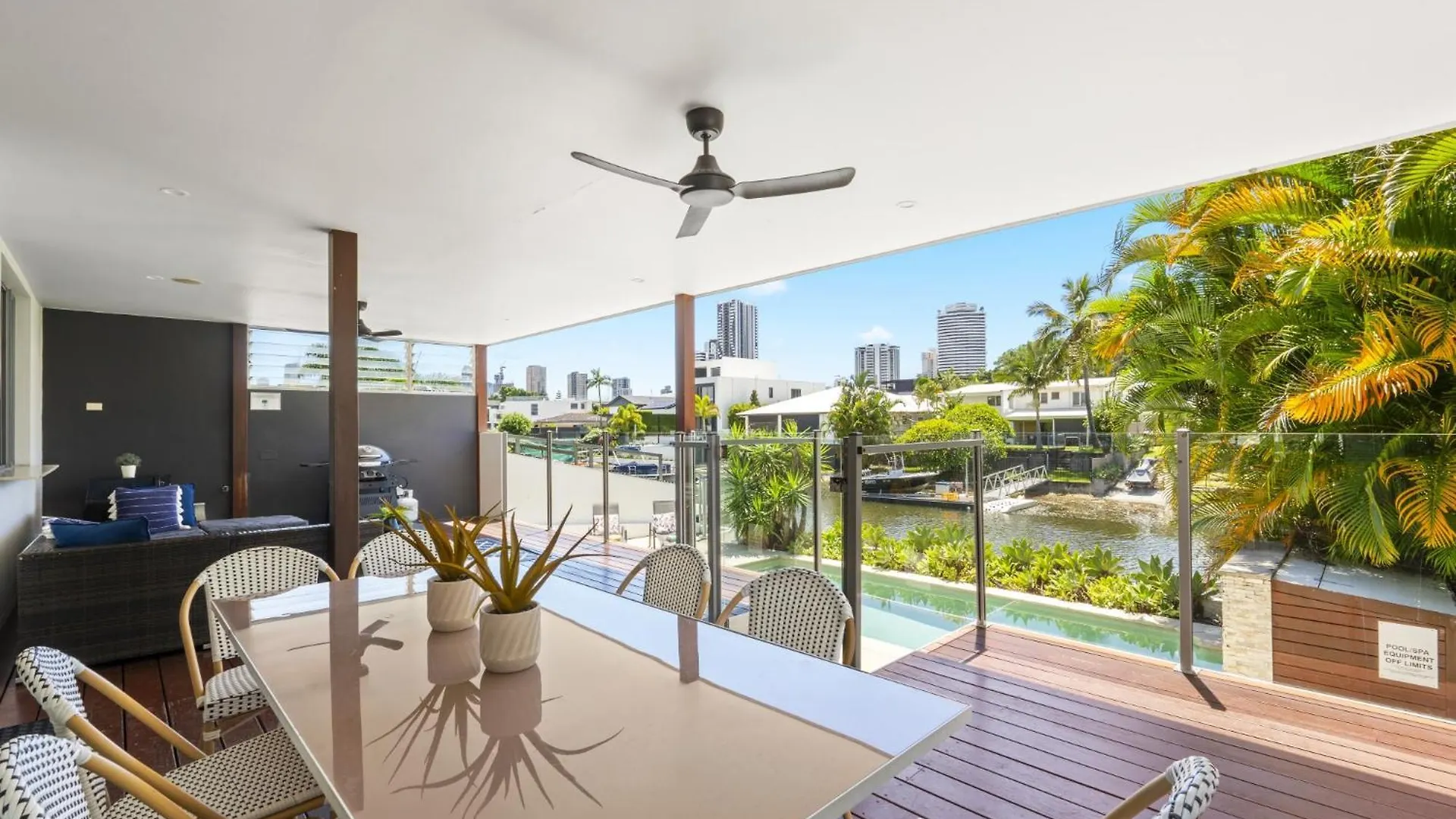 Deluxe on Water Villa Gold Coast