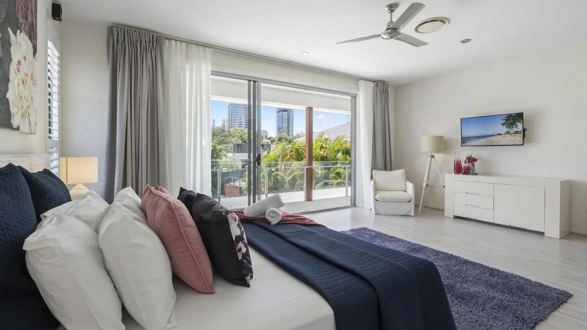 Deluxe on Water Villa Gold Coast